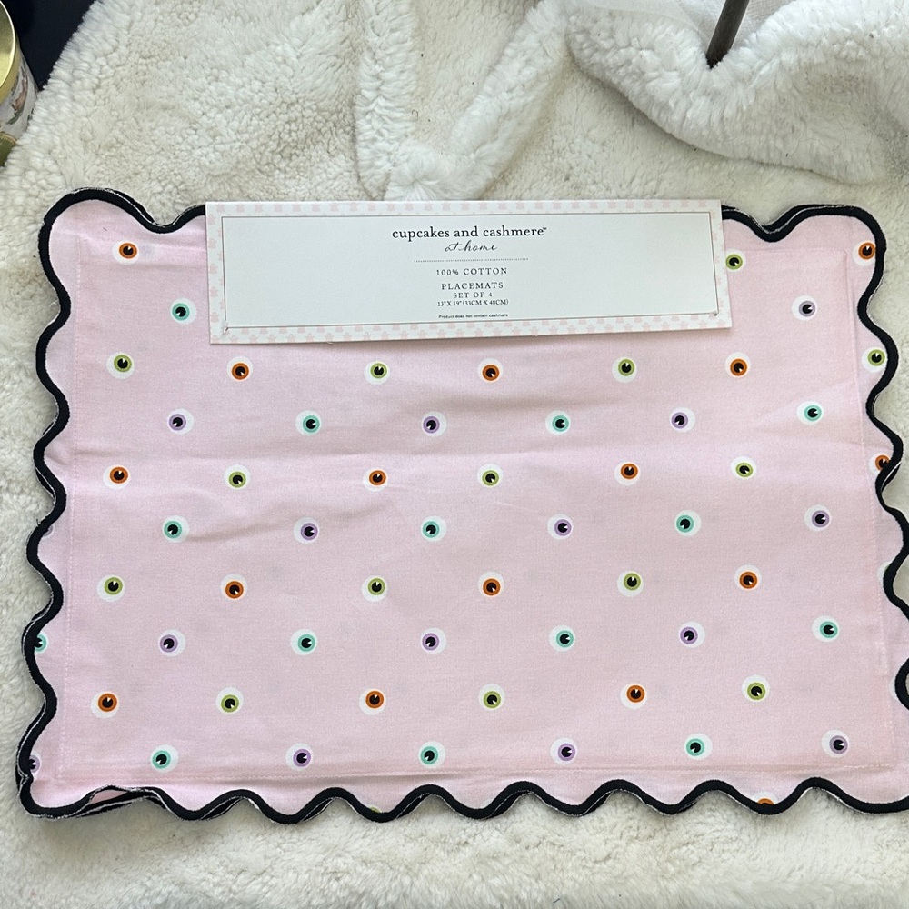 Cupcakes and cashmere set of 4 cloth placemats